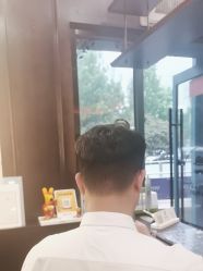 -东方先生国潮男士理发馆