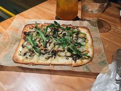 黑松露风干菌菇脆薄饼-三勾JJJ Burger&Coffee(梅溪湖店)