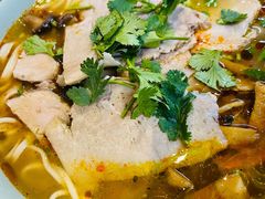 -亮亮面馆(经六路店)