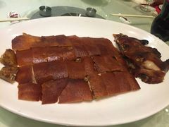 火山即烧乳猪-新斗记·新派老粤菜(海上世界店)