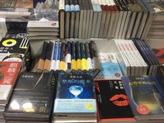 -钟书阁(松江泰晤士小镇店)