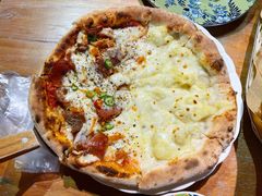 狂野榴莲双拼披萨-盘炉forenza·云贵川融合小食堂 ( 钟楼中柳巷店)