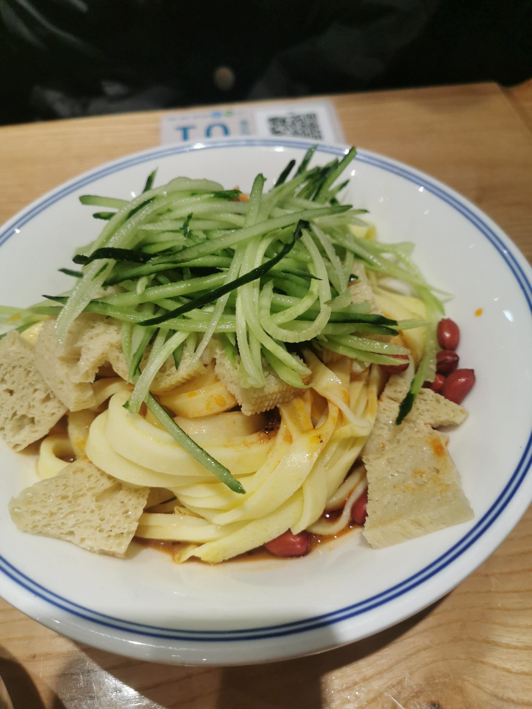 广场负一楼,店内装潢的很宽敞明亮,他家是西北风味的,特色是牛肉拉面