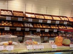 面包甜点陈列柜-老佛爷饼店