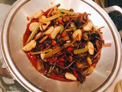 干煸茶树菇-渔公码头·九龙湾国际饭店