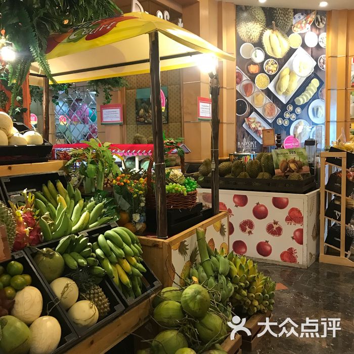 彩虹云霄酒店18层水果自助餐厅