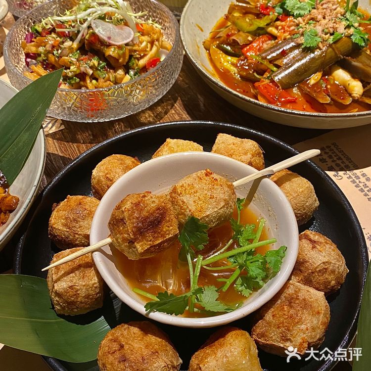 听说是广州火到排不上队的泰料开过来东莞