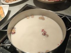 -尚尚仙·酸汤猪手·猪肚鸡火锅(华联万柳购物中心店)