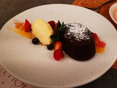 巧克力熔岩蛋糕配香草冰淇淋-HUATA 'Holiday Plan 花榻