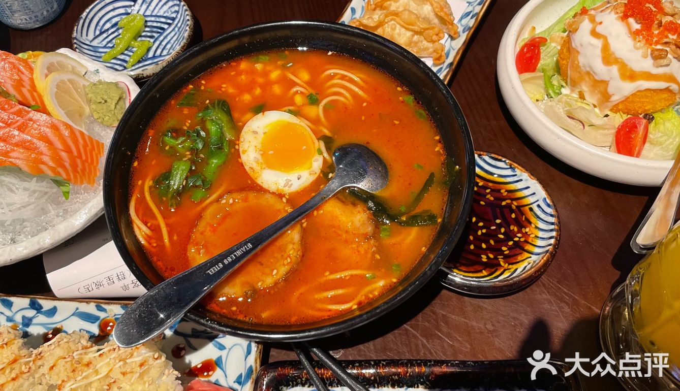 武汉探店群星城赛博朋克风餐厅小川料理