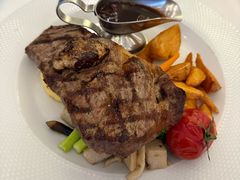 进口眼肉牛扒配红酒-莫斯科餐厅