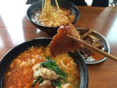 -鸿浩扒猪脚米线