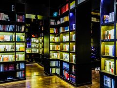 -钟书阁(松江泰晤士小镇店)