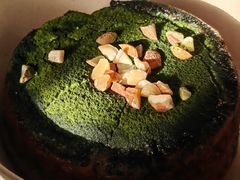 隔夜尿肉桂卷-天井·丑面包搭咖啡