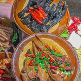 来重庆一定要吃“小破楼火锅”！便宜巨好吃！