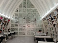 -钟书阁(松江泰晤士小镇店)