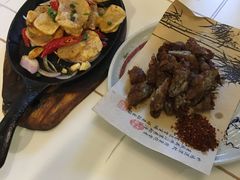 -阿瓦山寨·湘菜现炒·剁椒鱼头王(咸阳总店)