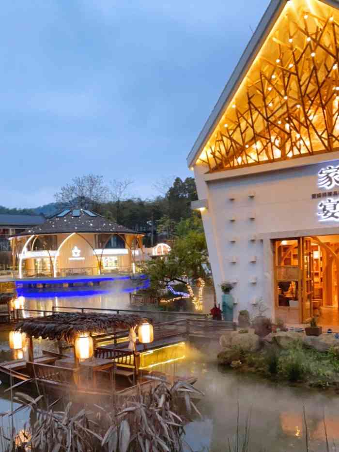 国庆期间这家店生意火爆周边好几个名宿区就这一家