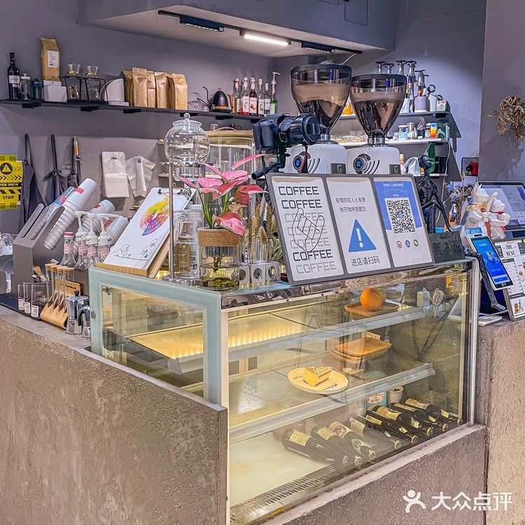 太适🈴️一家被各种当背景照的咖啡店～