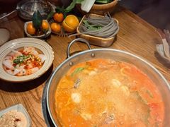 -野山舂·贵州现舂酸汤火锅(鸿通城店)