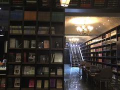 -钟书阁(松江泰晤士小镇店)