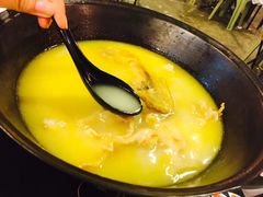 -鲜入围煮花胶鸡海鲜火锅