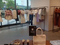 -URBAN REVIVO(上海中庚漫游城店)