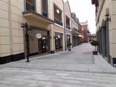 -王府井奥莱临潼小镇(临潼店)