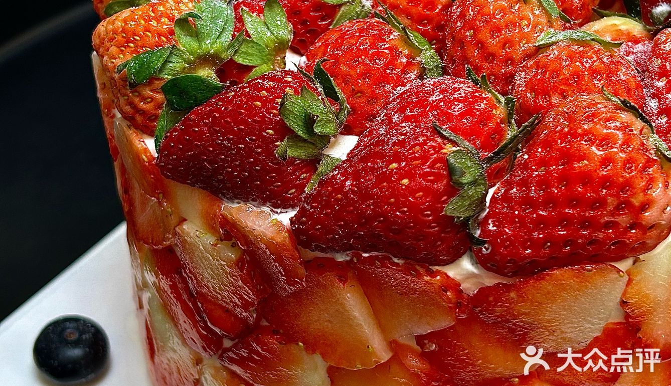 圣诞季 | 我不会是pyq最后一个吃到草莓蛋糕的人吧🍓