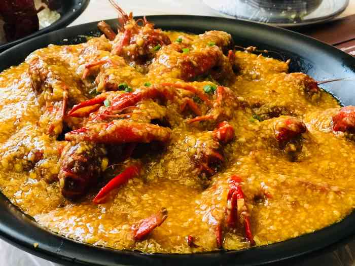 李氏龙虾·蒜泥龙虾(红旗路旗舰店)-"[环境] 那边几家店面都是李氏