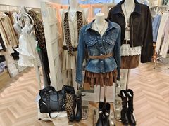 -眷顾自助服装工作室(中南金石国际广场A座店)