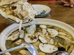 -杨记山珍鸡煲菌汤锅
