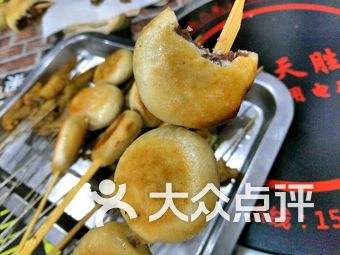 3 不吃豆芽菜的陈先生:学校旁边堕落街屹立不倒的小成都烧烤哇 位置