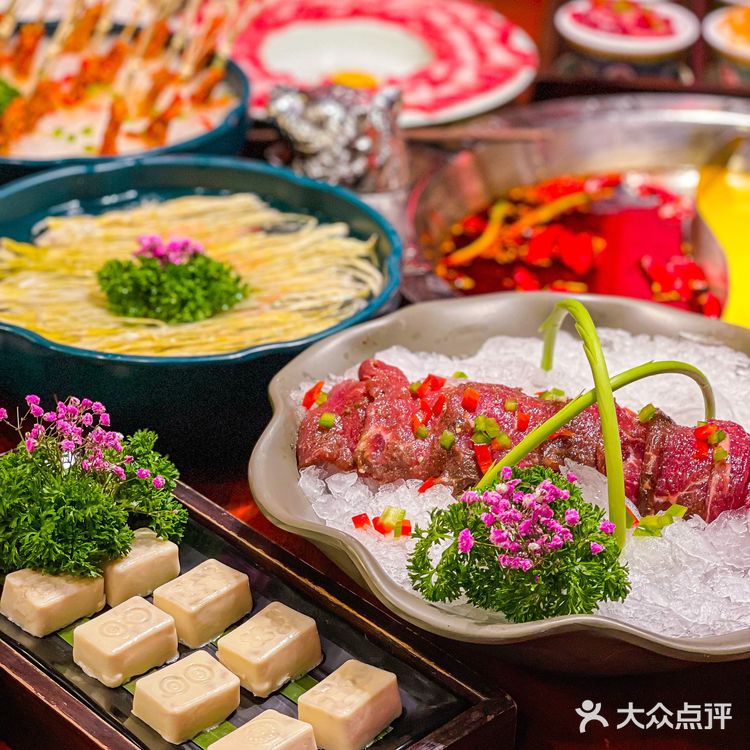 谁能拒绝杨枝甘露呢而且还是那么高的千层冰