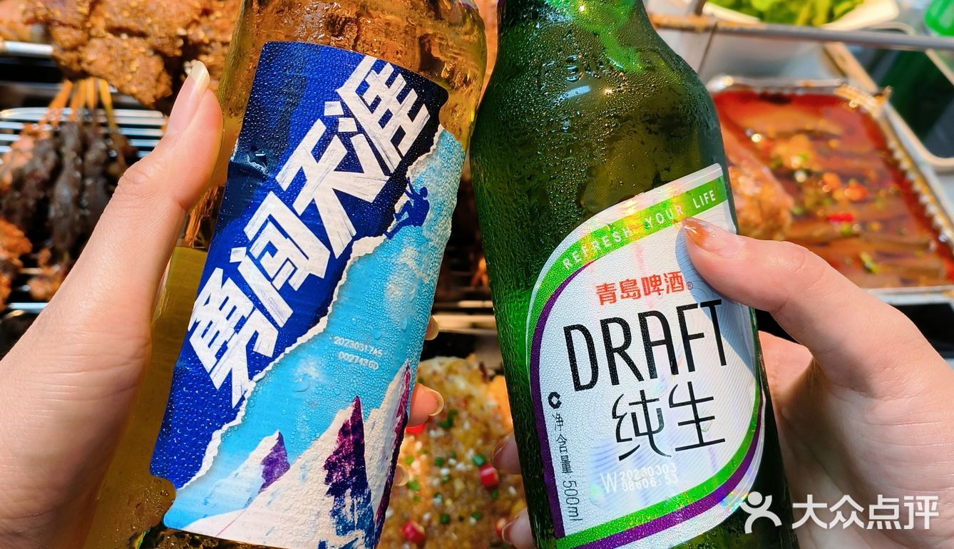 香喷喷的烤羊腿配啤啤[啤酒]，这谁扛得住❓