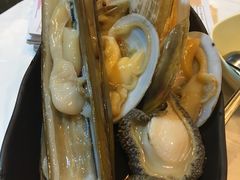 -鲜入围煮花胶鸡海鲜火锅