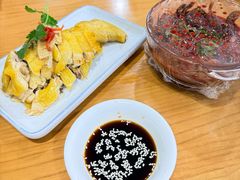 白斩鸡-品鲜村农家菜·阳澄湖大闸蟹(总店)