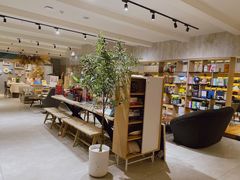 -新华里咖啡书吧(新华书店小寨店)