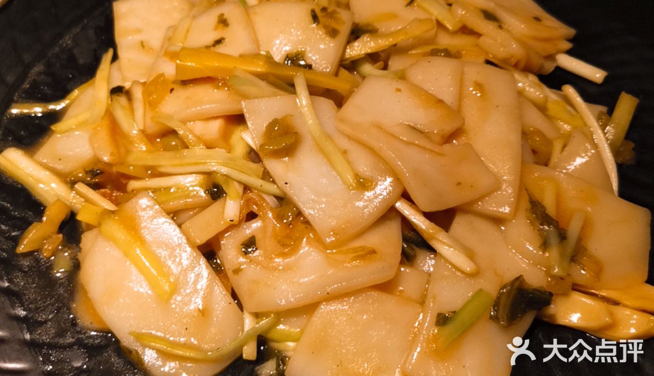 平时朋友小聚真的是很合适的，总体来说挺不错的一家餐馆