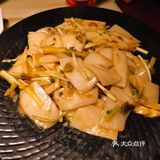 平时朋友小聚真的是很合适的，总体来说挺不错的一家餐馆