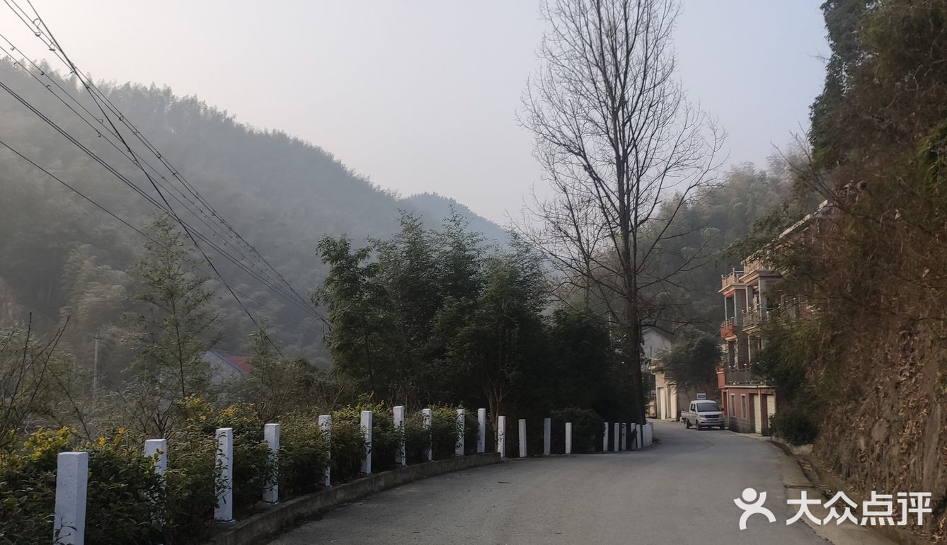 屋的中间成仙已经累得气喘吁吁了，身上的原力根本不可能