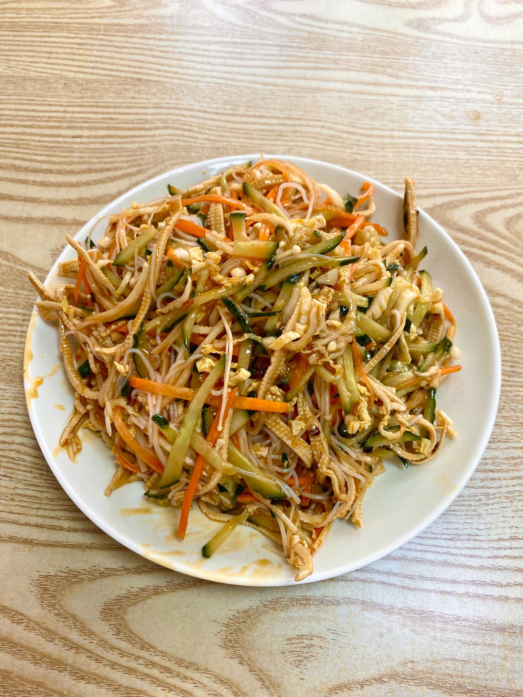 我宣布这个家常凉菜封神了,框框吃完一点没剩,是用麻酱拌的,便宜又大