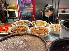 -爆炸头阿姨小四川正宗川味小吃(无任何分店)