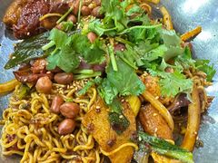 -愉肴麻辣香锅(中山路店)