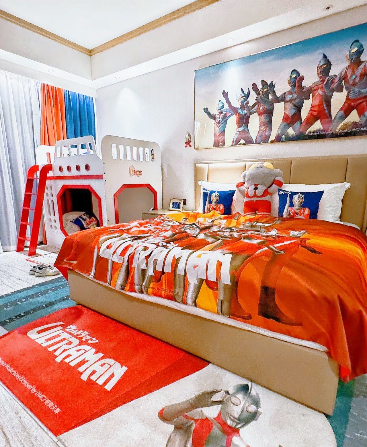 追光少年的奥特曼主题酒店梦