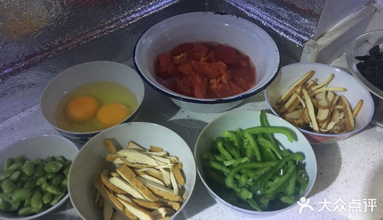 我把我不怎么喜欢吃的五样东西炒在一起了,味道很不错