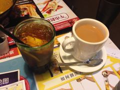 奶茶和冰柠檬茶-沙嗲王(加拿芬店)