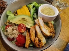 鸡肉牛油果芒果色拉-Wagas沃歌斯(太古汇店)