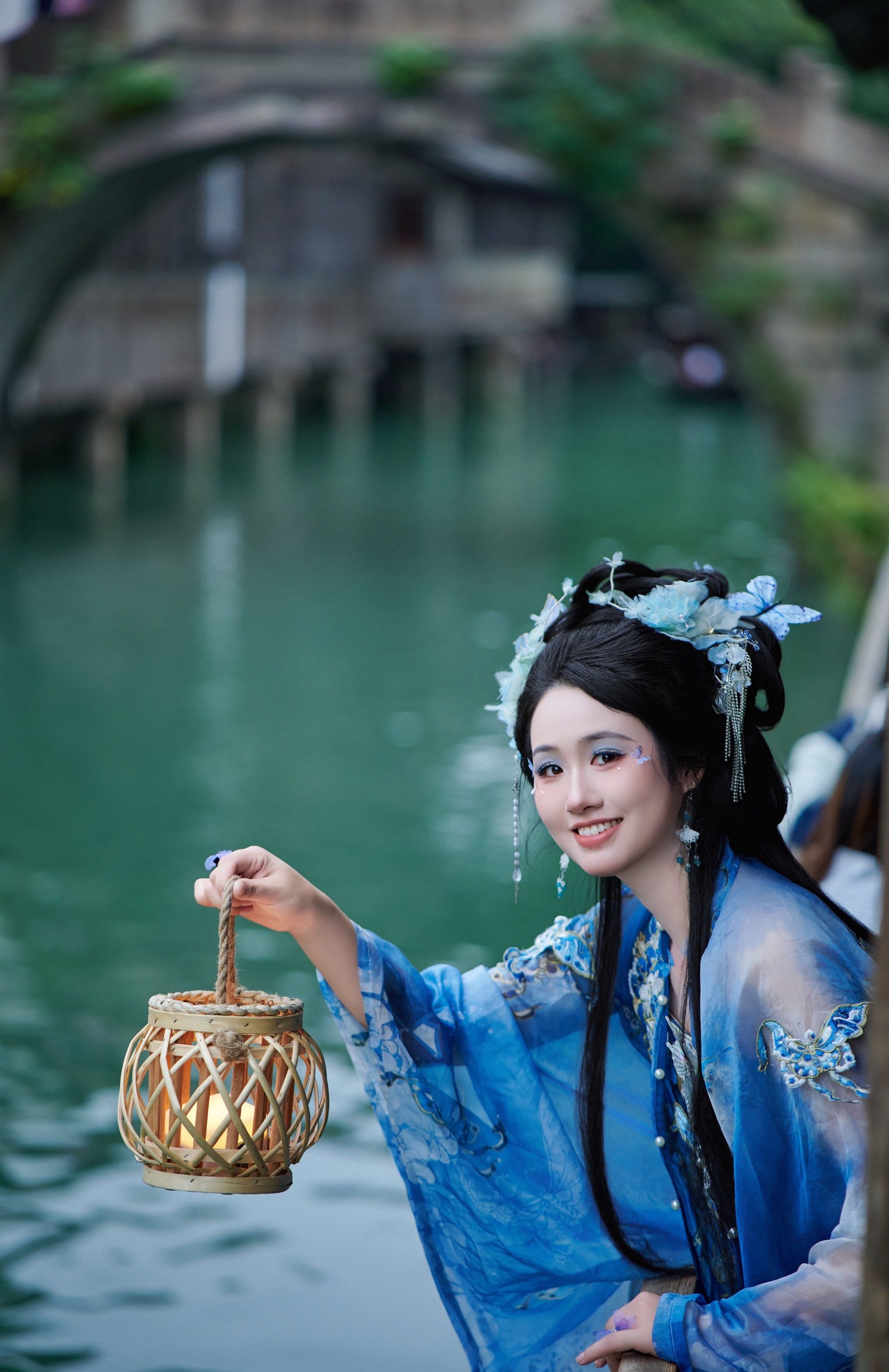 天青色等烟雨 而我在等你