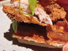 招牌炸鸡华夫饼-Brut Eatery Wine Bar & Restaurant (建国东路店)
